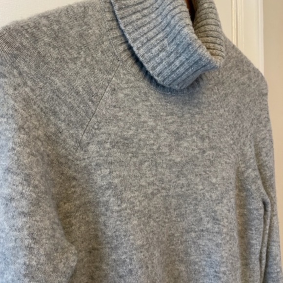 J. Crew Turtleneck Sweater in Supersoft Yarn Grey XS - Picture 6 of 10